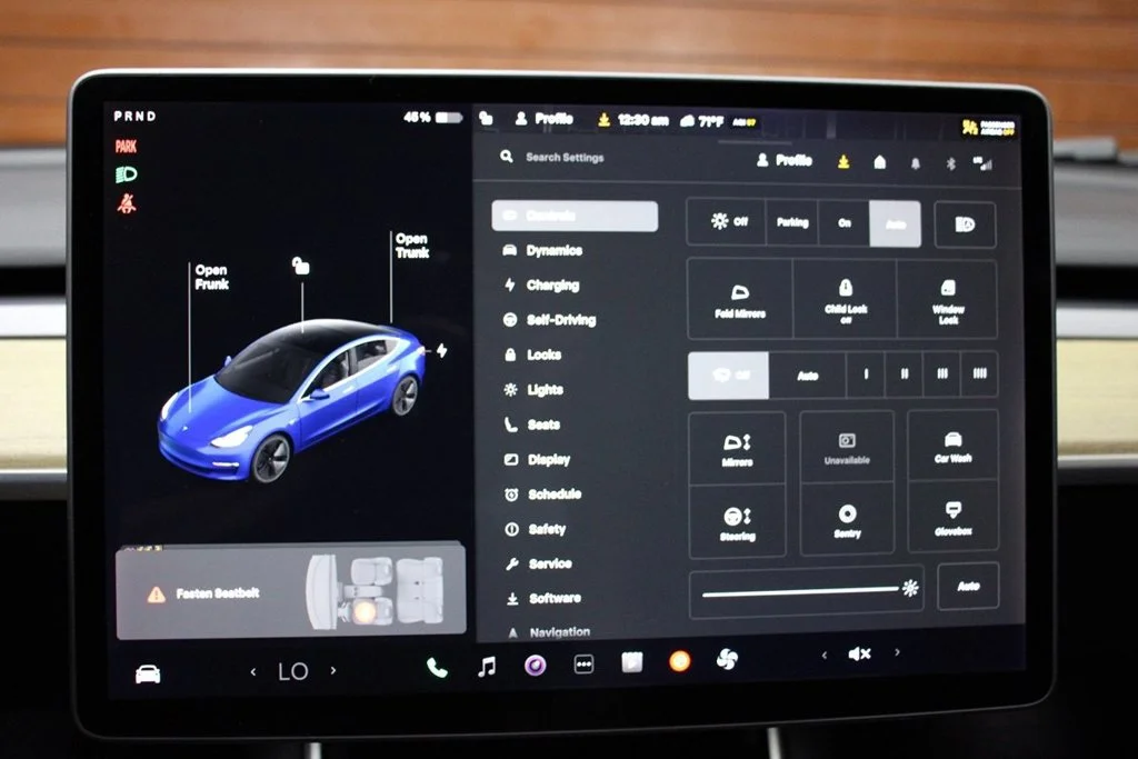 Used 2019 Deep Blue Metallic Tesla  image 24