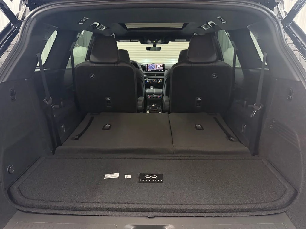 New 2027 2T RAD WHT INFINITI Sport AWD image 43