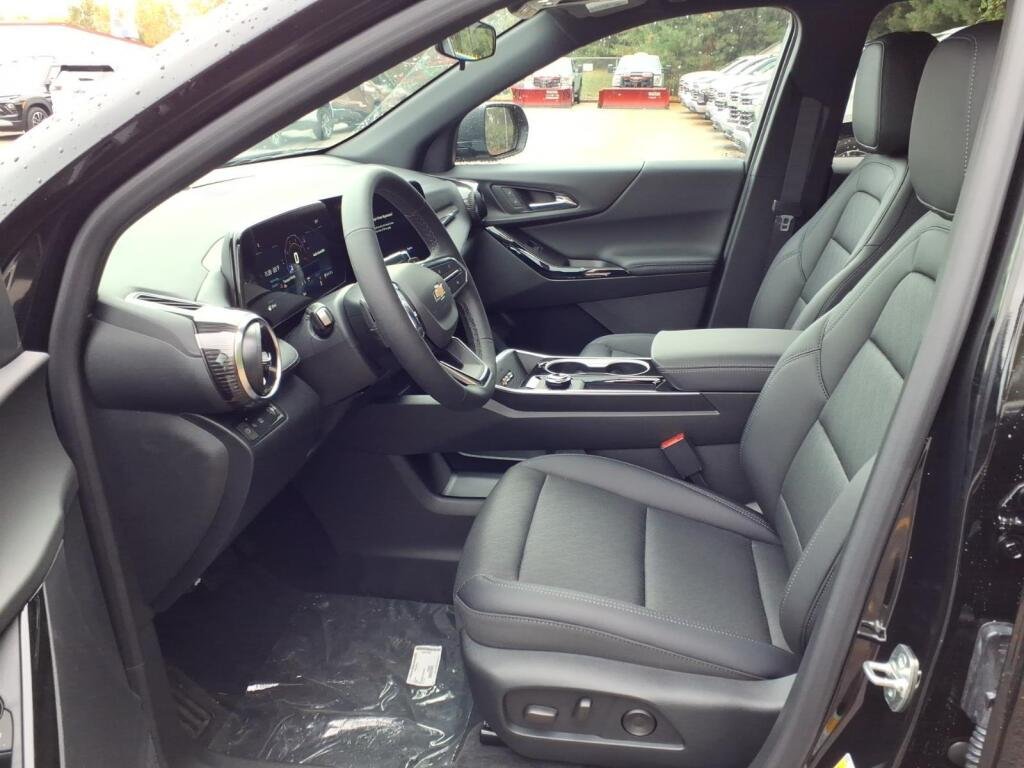 2027 Chevrolet Equinox LT - Photo 6