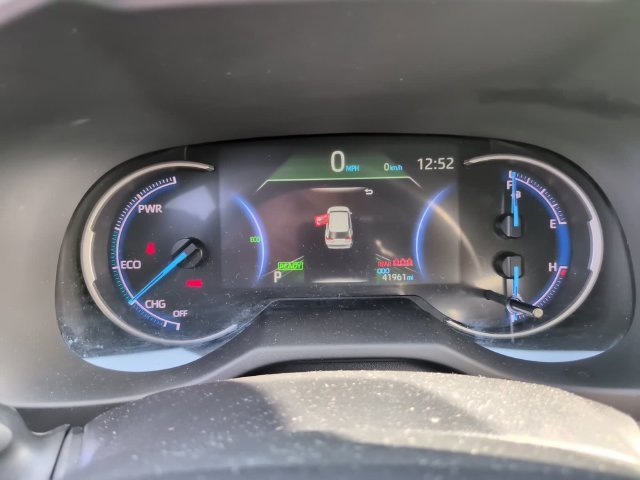 Used 2025 White Toyota LE image 18