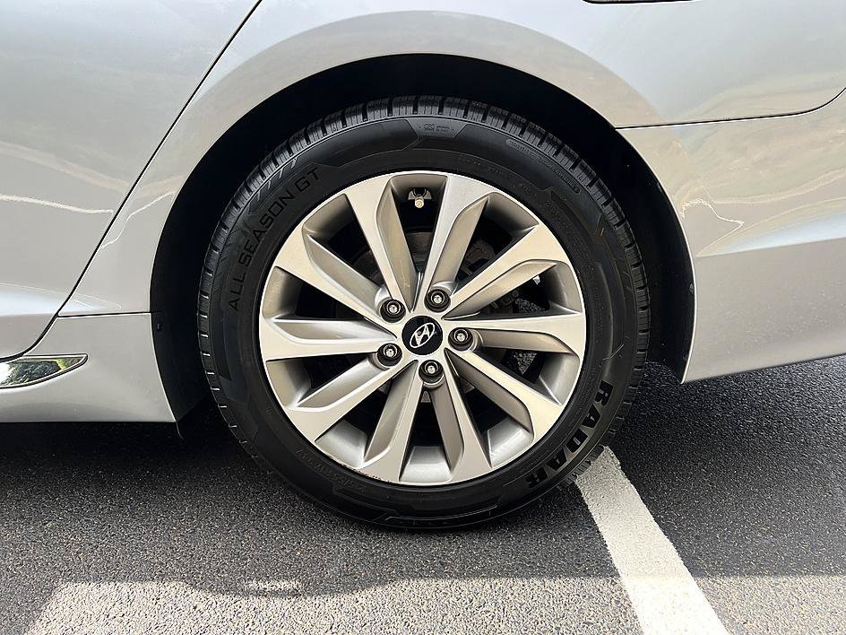 Used 2017 Shale Gray Metallic Hyundai Sport image 8