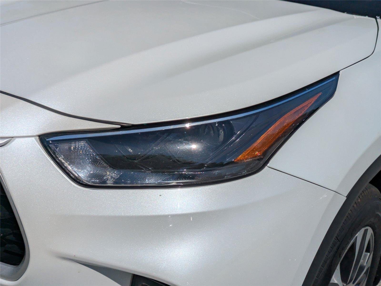 Used 2022 Wind Chill Pearl Toyota XLE image 13