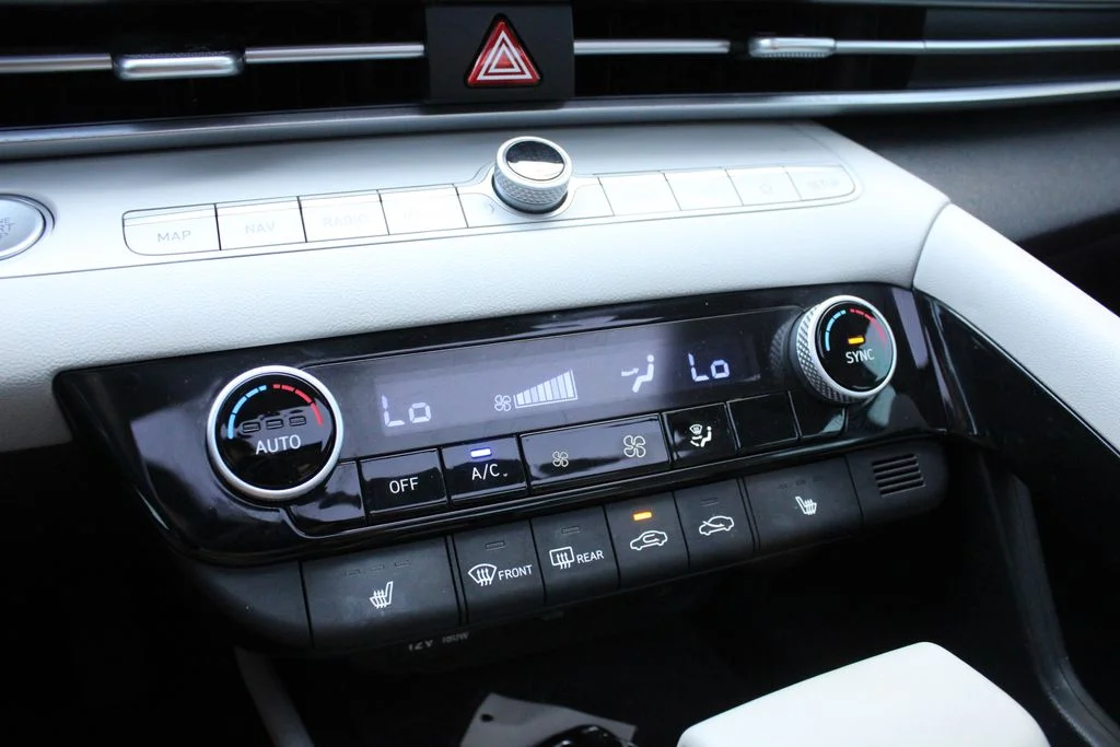 Used 2023  Hyundai Limited image 16
