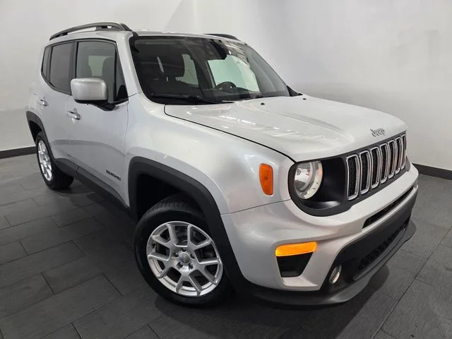 Used 2021 Silver Jeep Latitude image 7