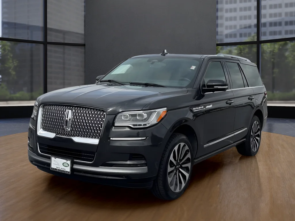 Used 2023 Gray Lincoln Reserve image 1