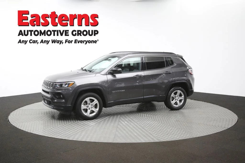 Used 2024  Jeep Latitude image 56