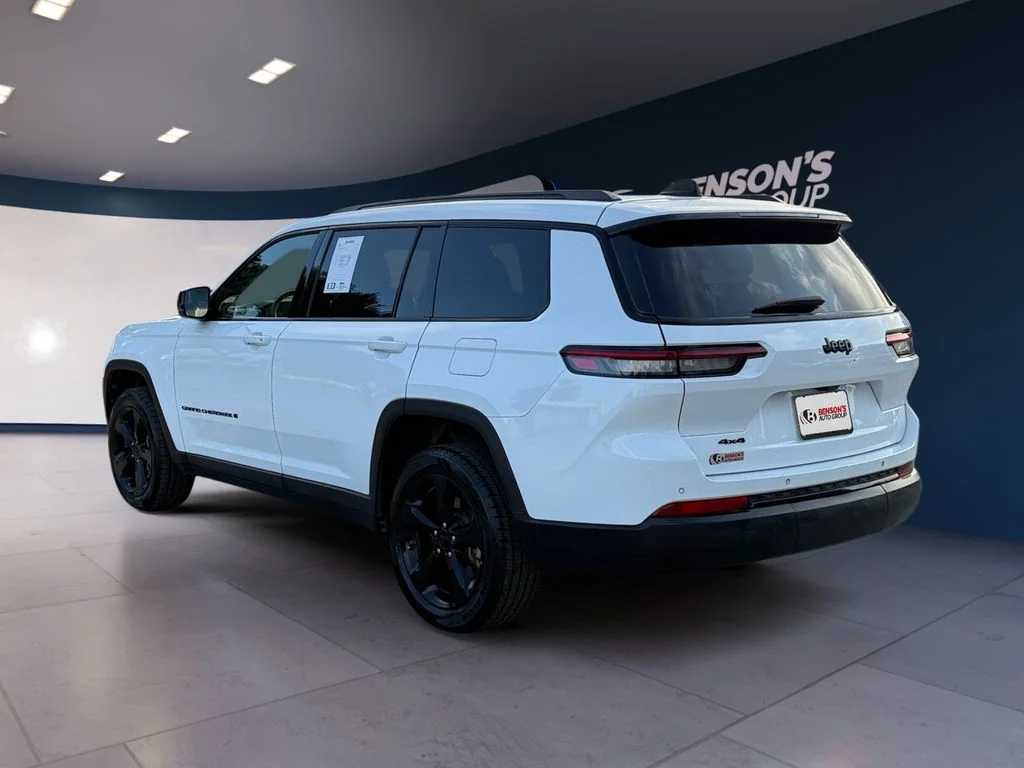 Used 2023 White Jeep Altitude image 3