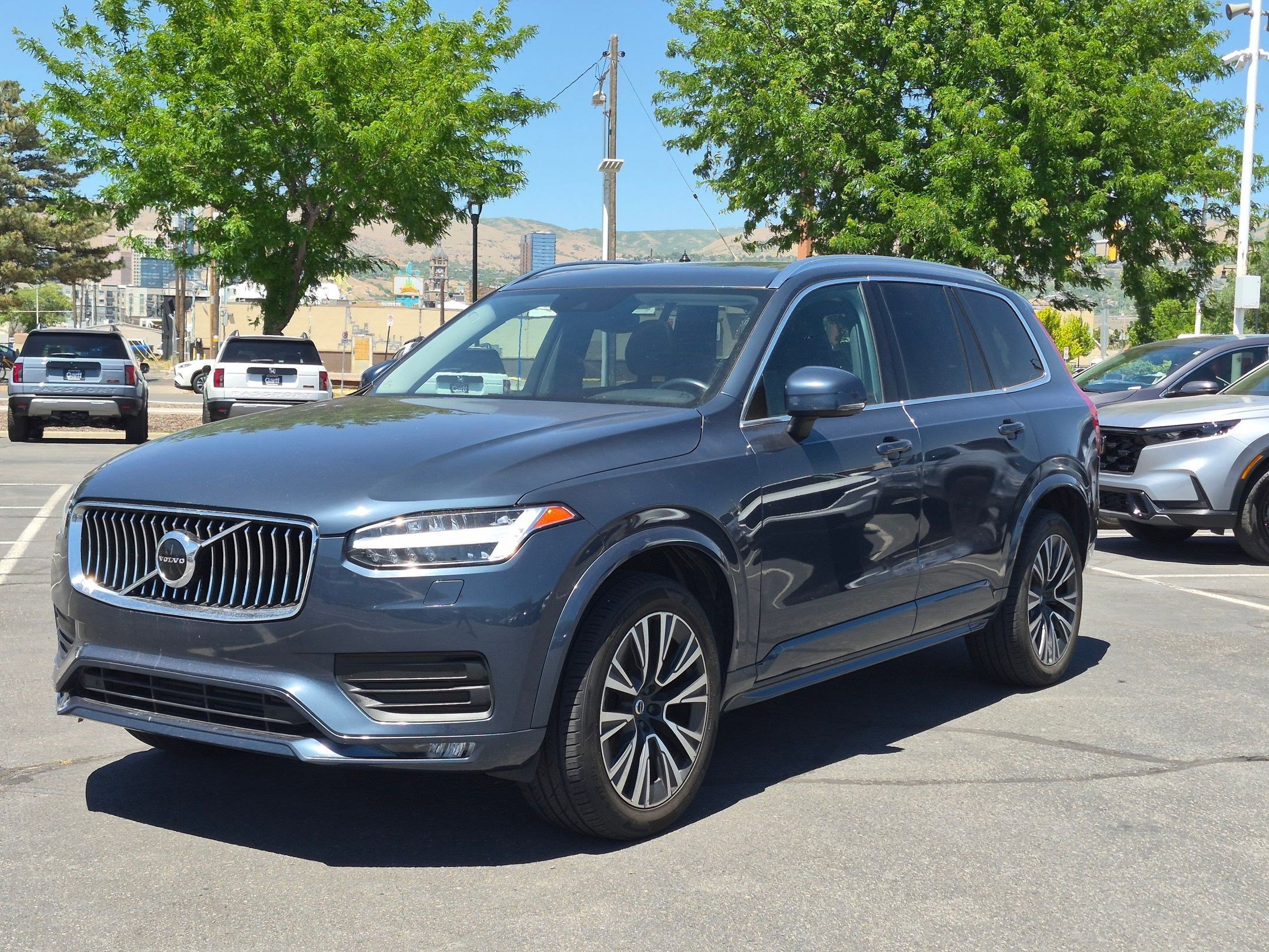 Used 2021 Denim Blue Metallic Volvo Momentum image 8