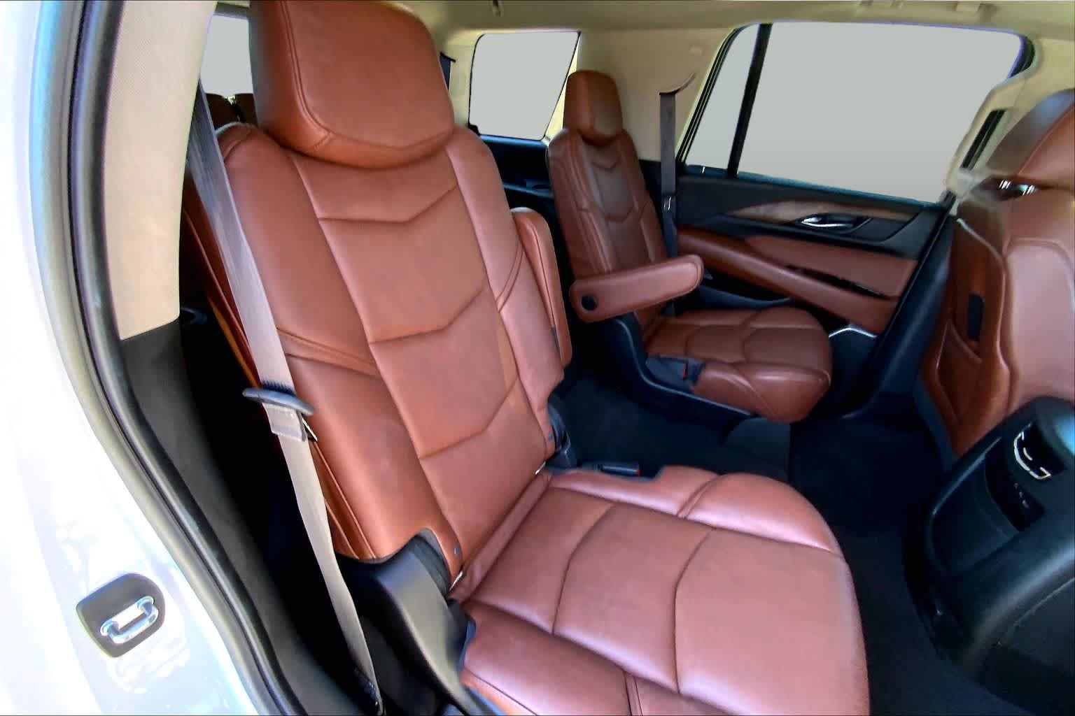 Used 2019 Crystal White Tricoat Cadillac Premium Luxury image 20