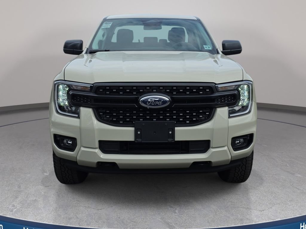 Used 2025 Beige Ford XL image 3