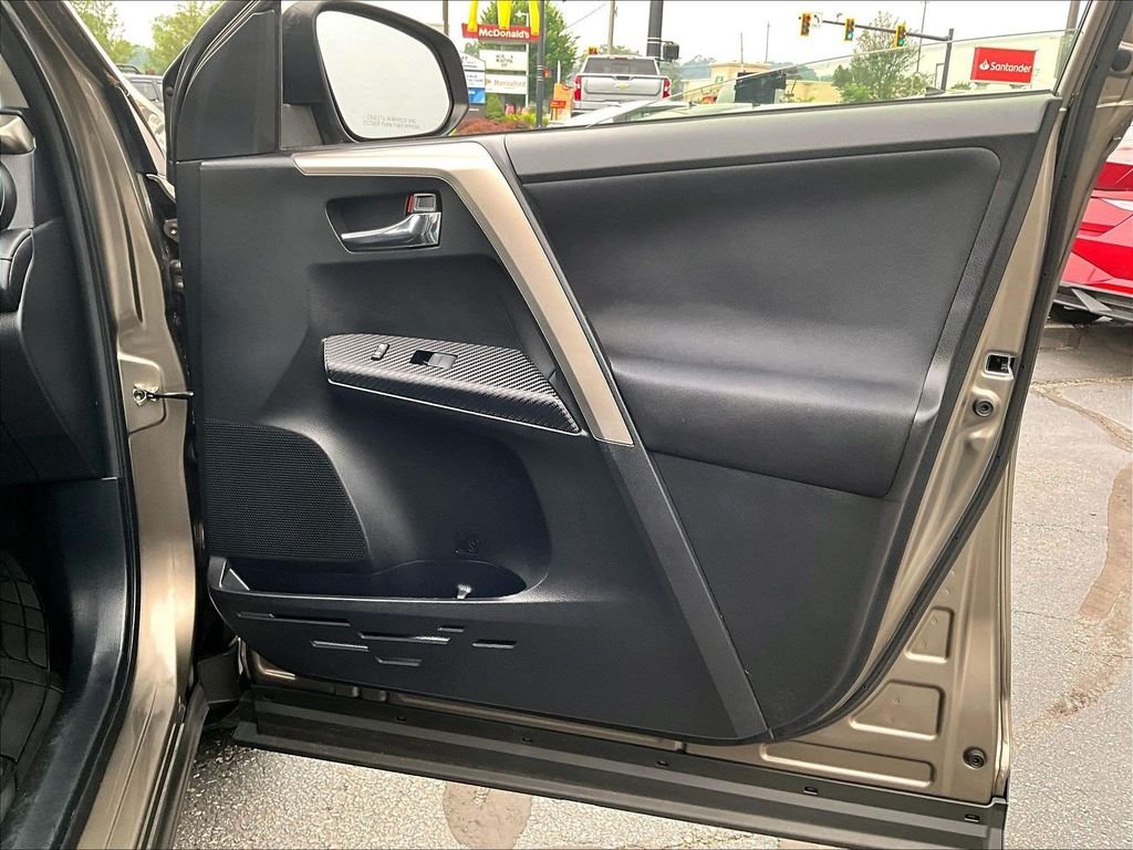 Used 2015 Brown Toyota XLE image 12