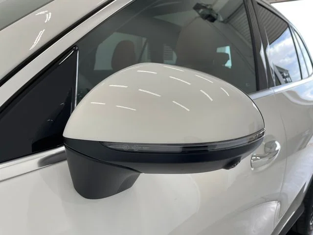 New 2027 White Mercedes-Benz GLC 300 image 44