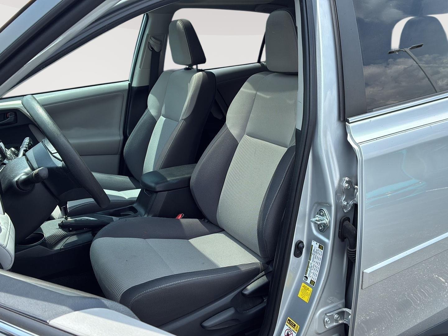Used 2013 Classic Silver Metallic Toyota XLE image 3
