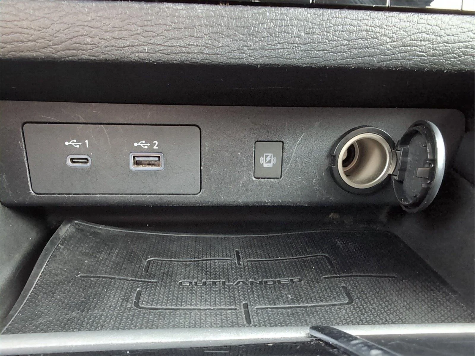 Used 2022 White Diamond Mitsubishi Black Edition image 31
