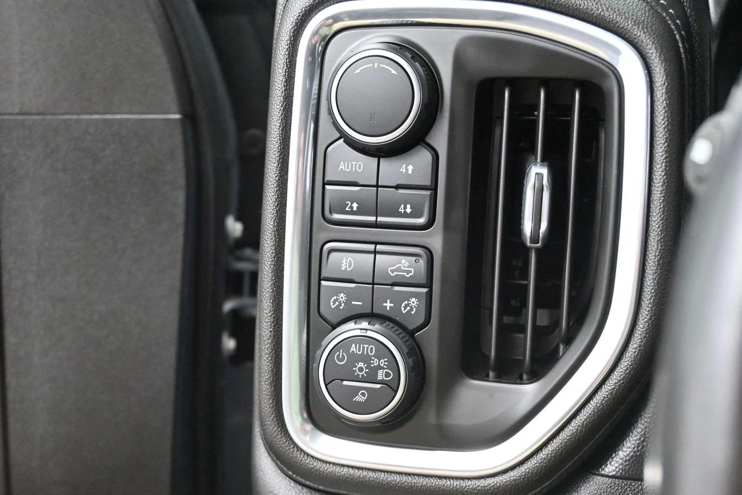 Used 2019 Satin Steel Metallic Chevrolet High Country image 20