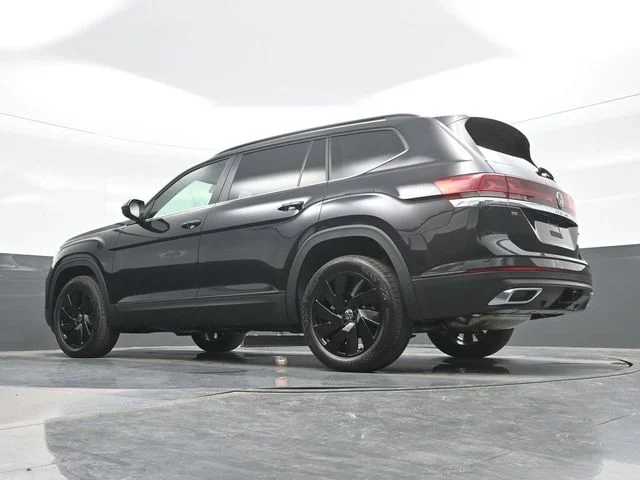 New 2026 Black Volkswagen 2.0T SE w/Technology image 19