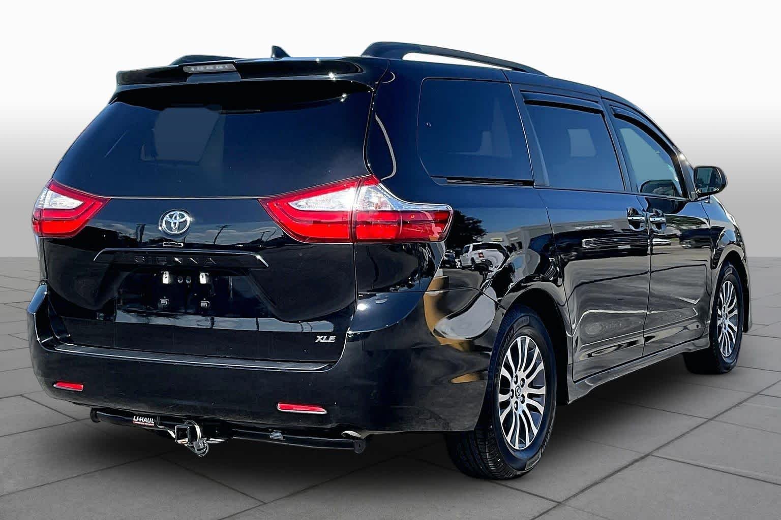 Used 2019 Midnight Black Metallic Toyota XLE Premium image 13