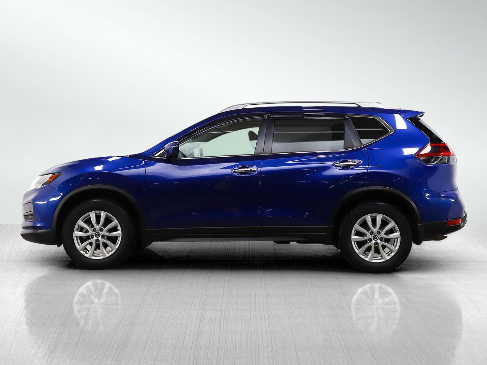 Used 2020 Nissan Rogue SV with VIN JN8AT2MV6LW117150 for sale in Burnsville, Minnesota
