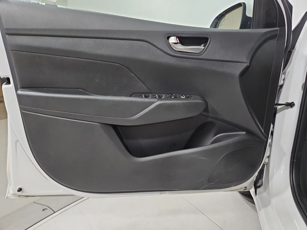 Used 2021 White Hyundai SEL image 11