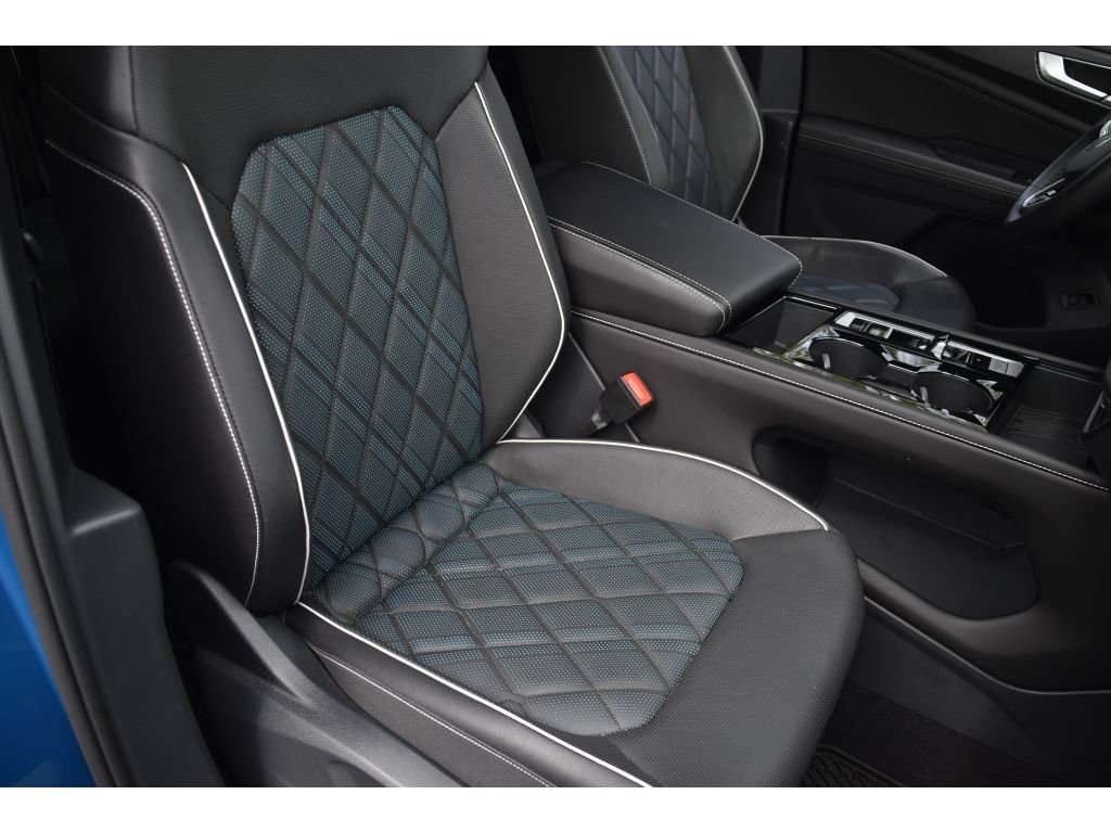Used 2025 Blue Volkswagen 2.0T SEL Premium R-Line image 32