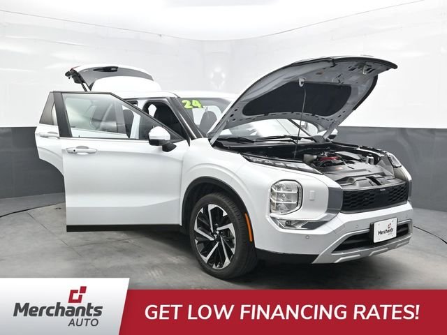 Used 2024 White Mitsubishi SE image 42