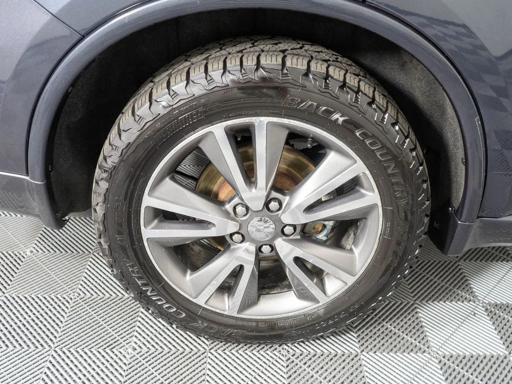 Used 2013 Gray Dodge SXT image 28