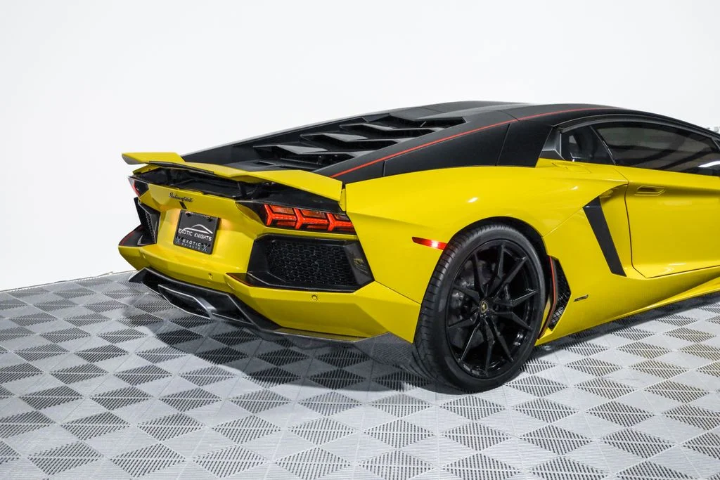 Used 2016 Yellow Lamborghini LP700-4 image 9