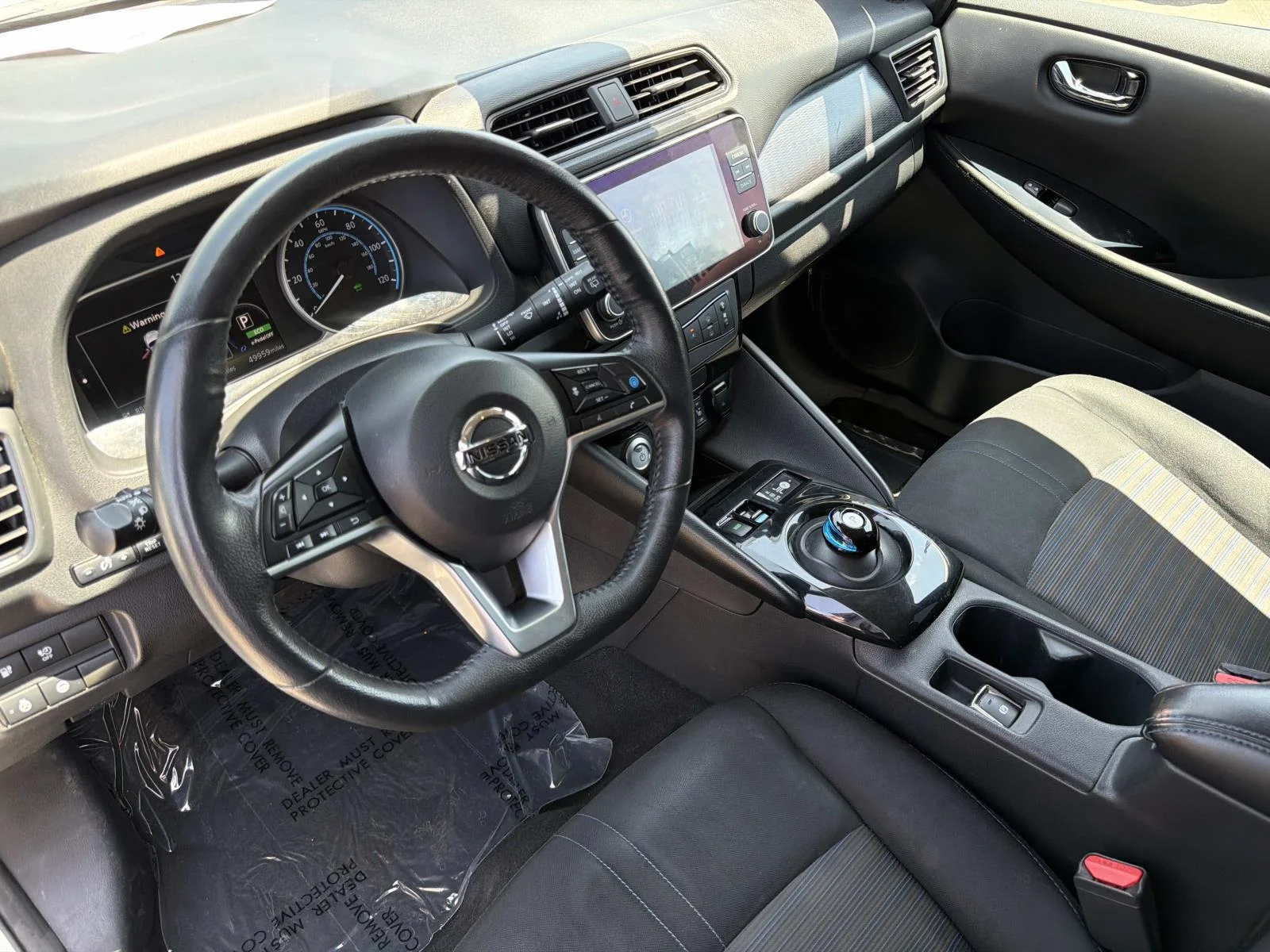 Used 2021 PEARL WHITE Nissan SV PLUS HATCHBACK image 7