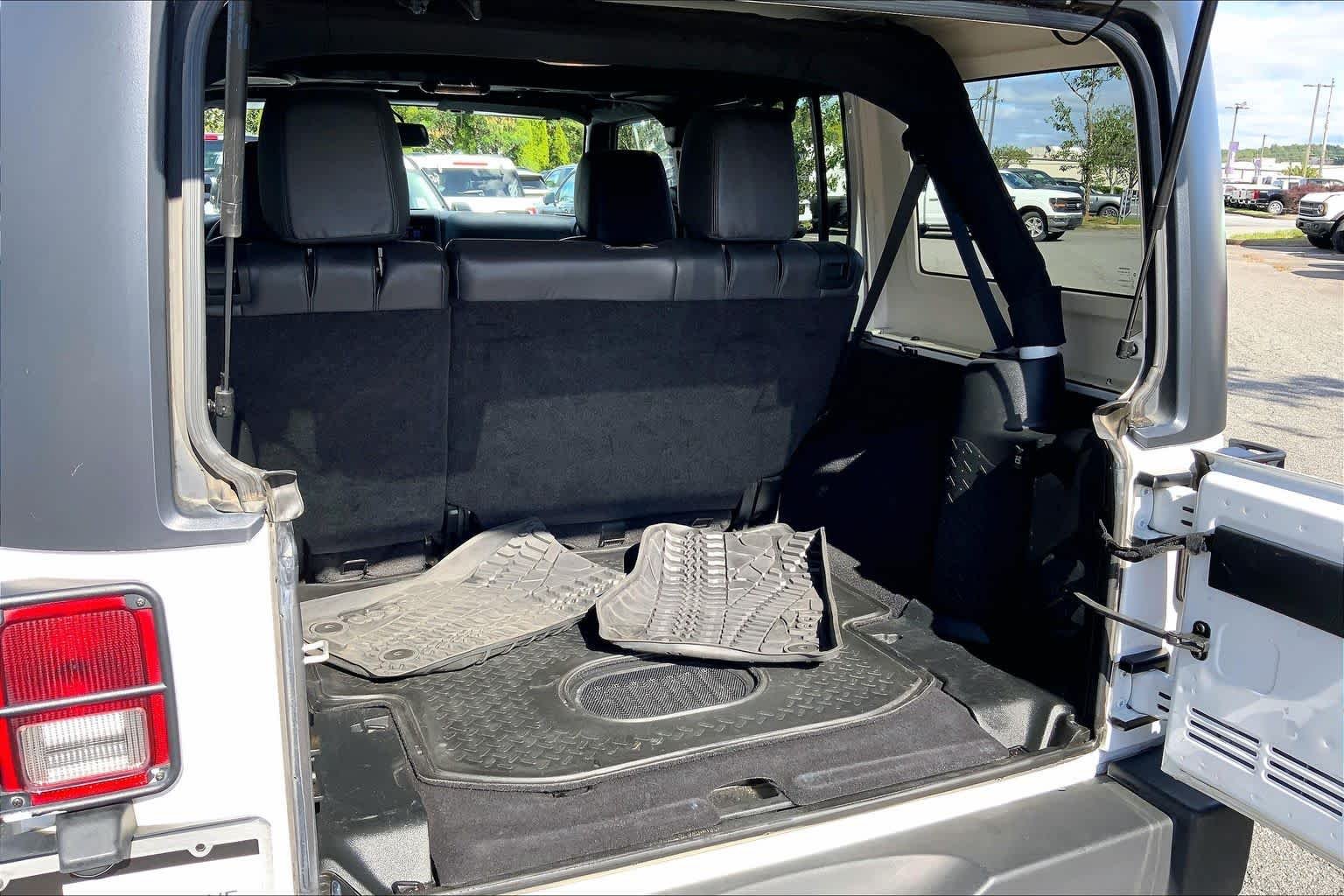 Used 2017 Bright White Clearcoat Jeep Sport image 31