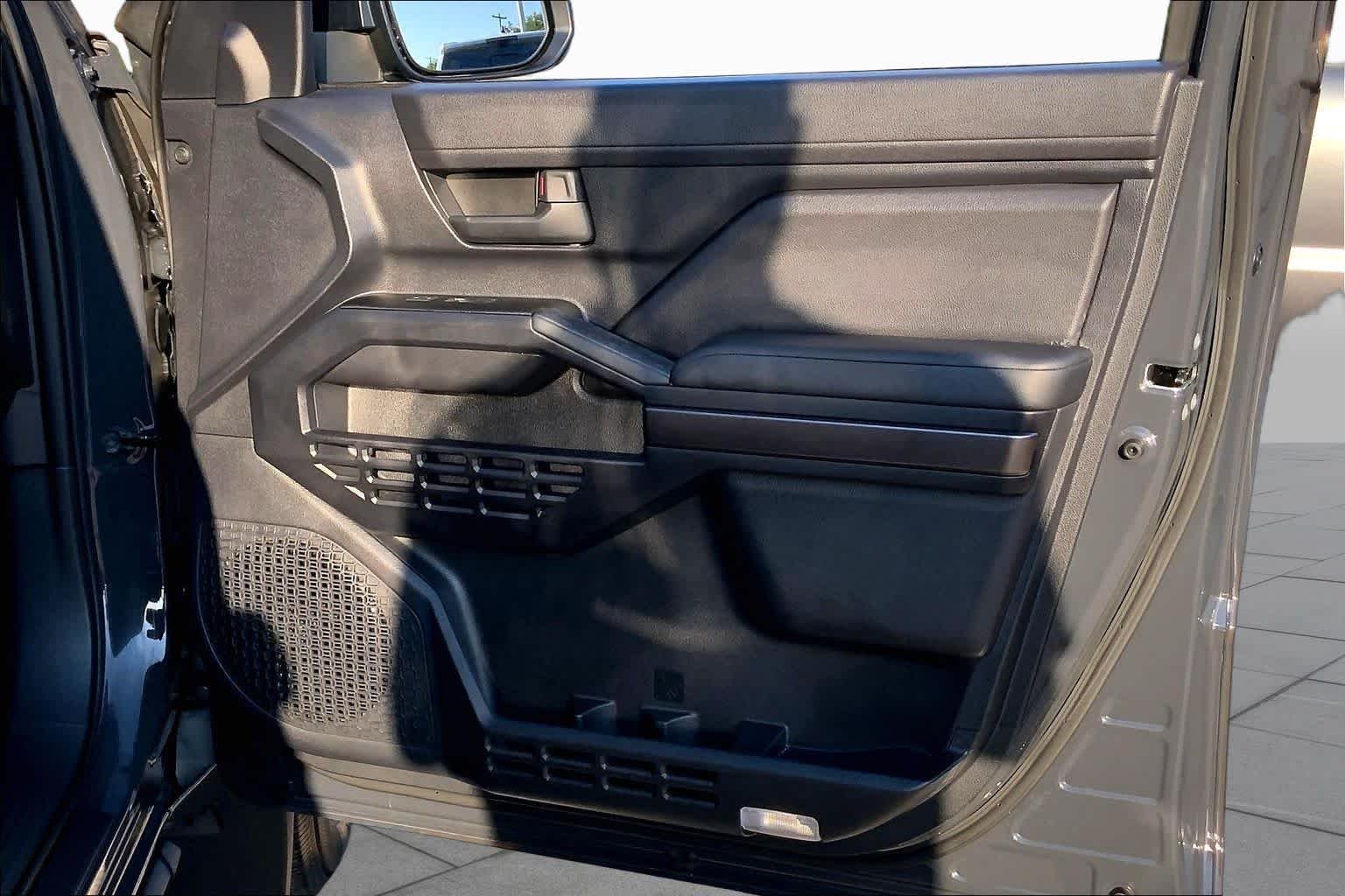 Used 2025 Underground Toyota SR5 image 22