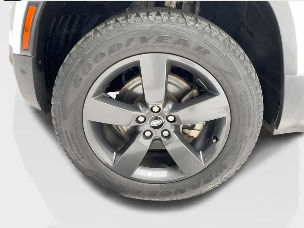 Used 2023 White Land Rover S image 13