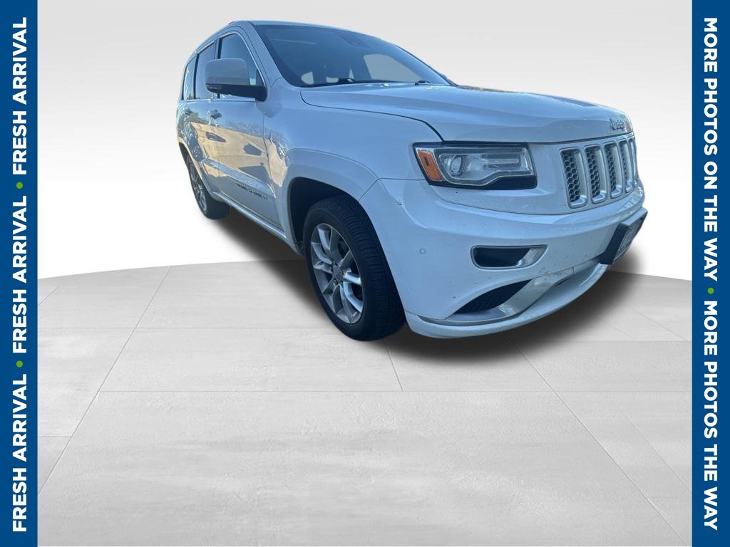 Used 2015 White Jeep Summit image 1