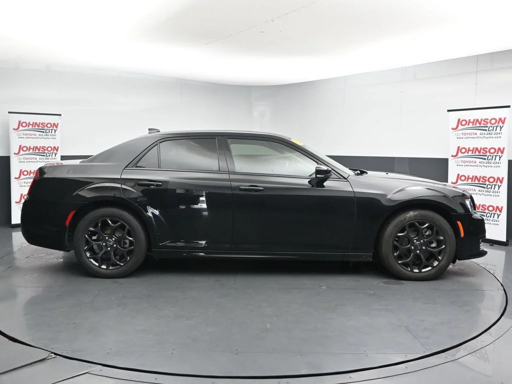 Used 2022 Black Chrysler Touring image 9