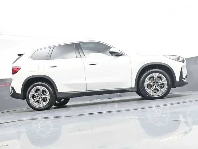 Used 2023 White BMW xDrive28i image 38