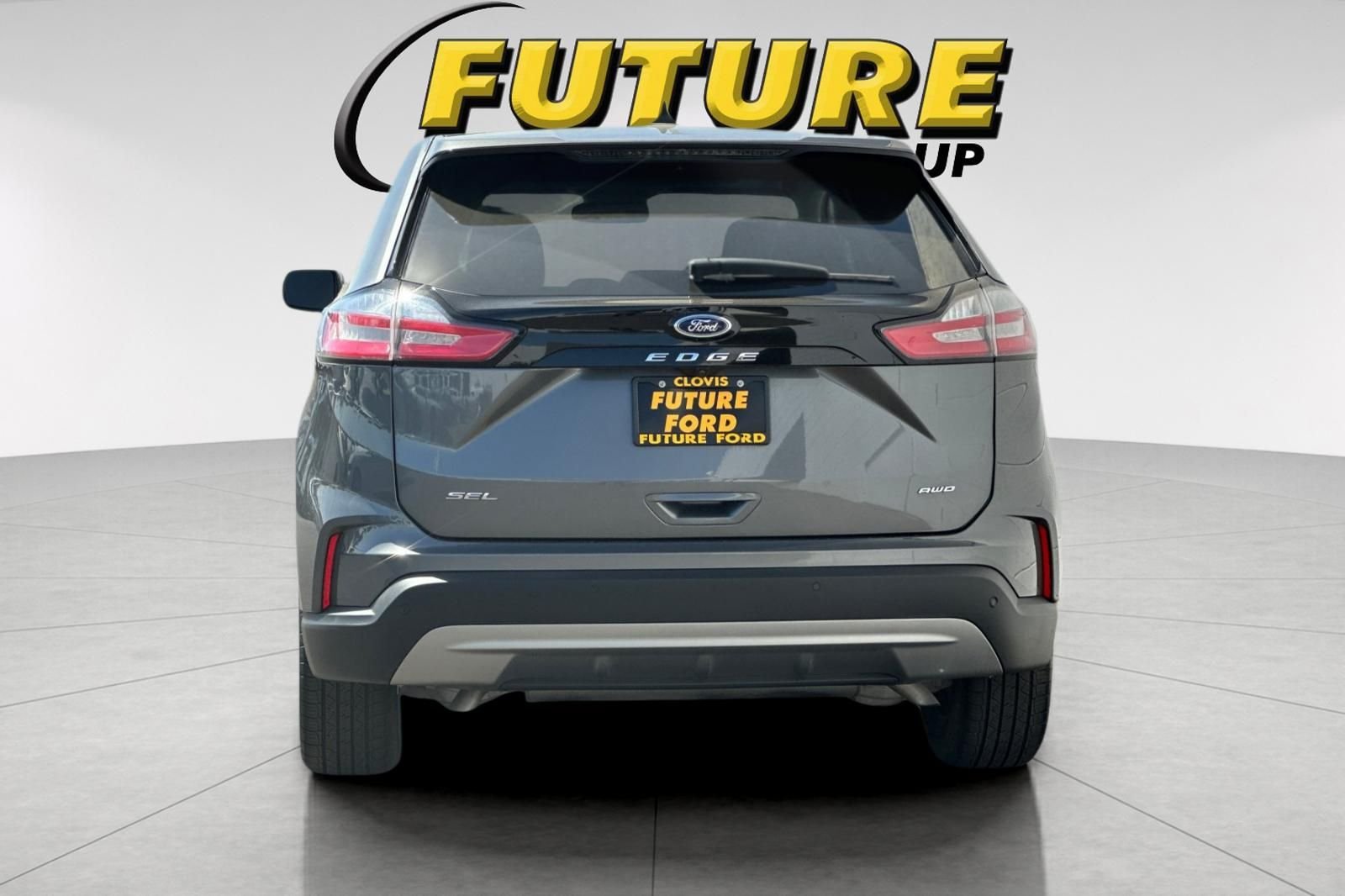 Used 2024 Gray Ford SEL image 4