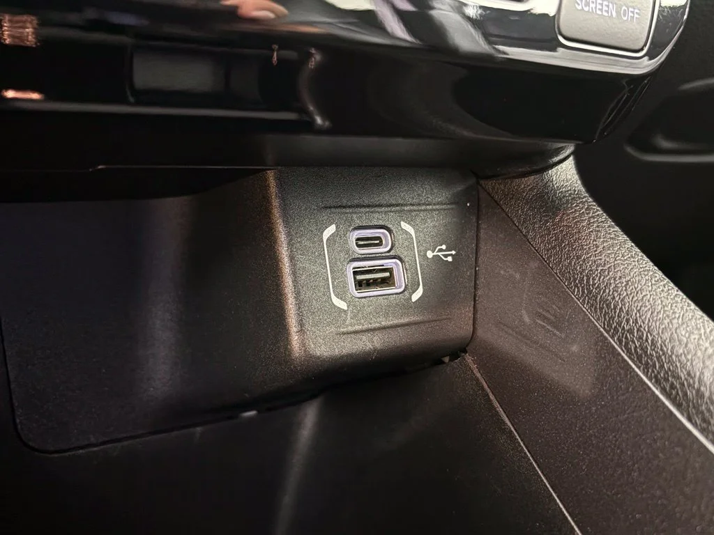 Used 2024 White Jeep Latitude image 27