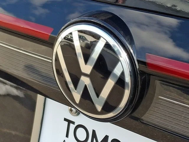 Certified Used 2025 Black Volkswagen 1.5T SE image 30