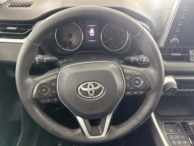 Used 2020 Gray Toyota XLE Premium image 26