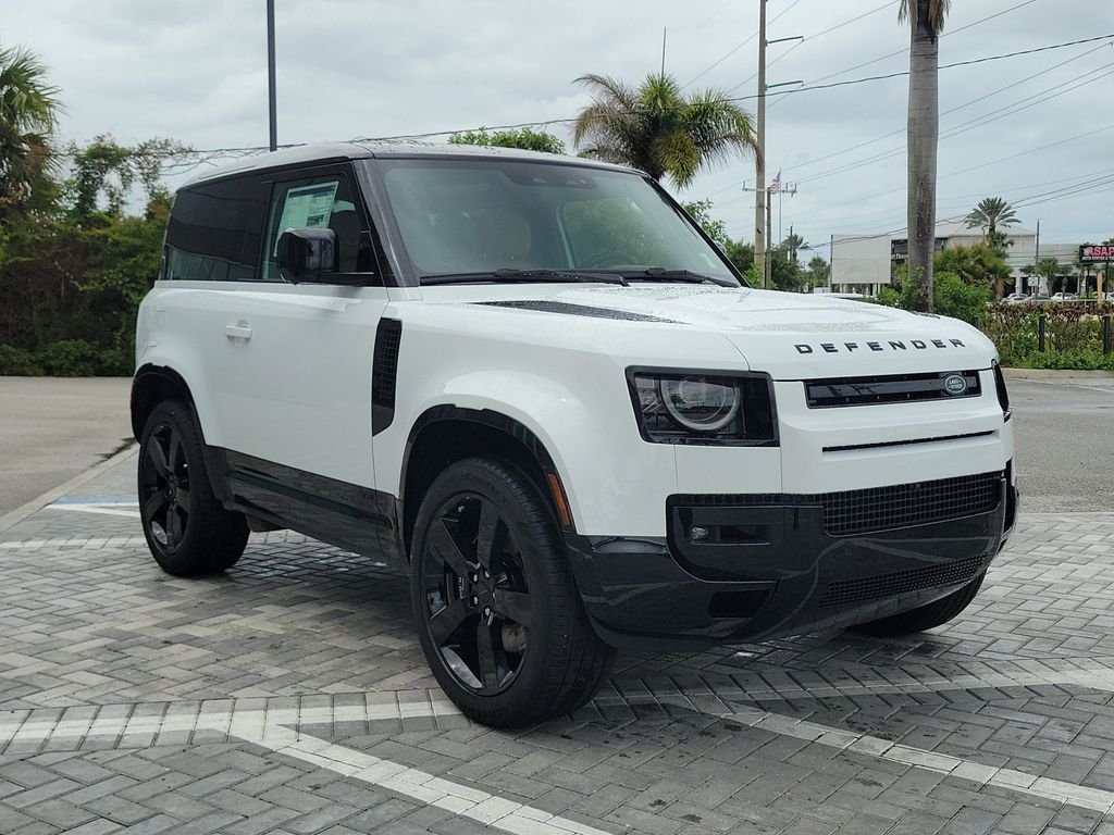 New 2026 Fuji White Land Rover V8 image 7