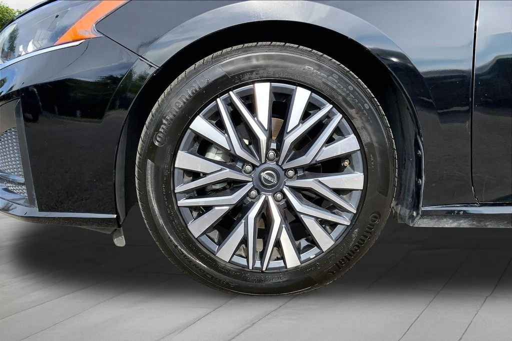 Used 2025 Black Nissan 2.5 SV image 32