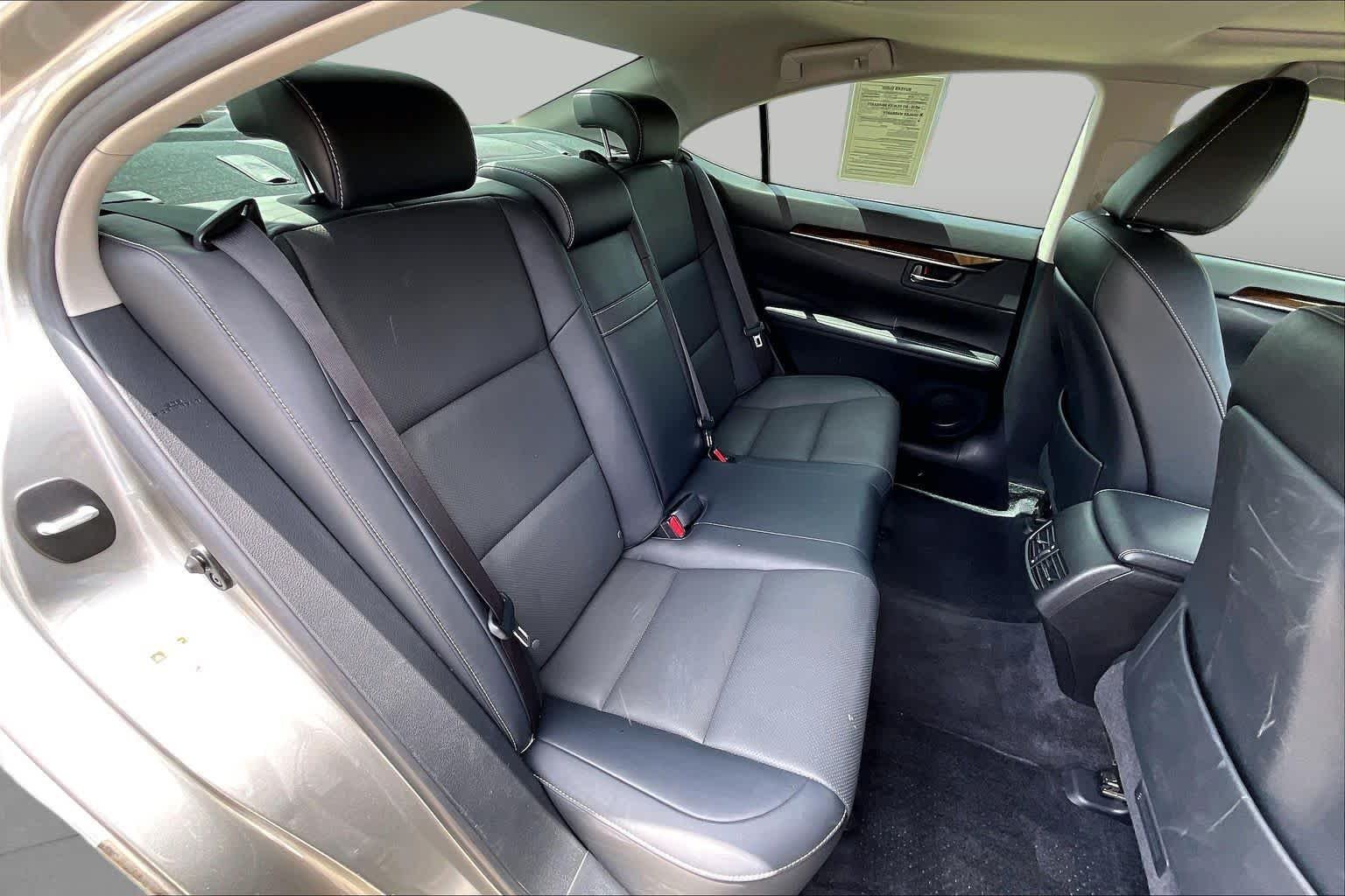 Used 2015 Atomic Silver Lexus  image 17
