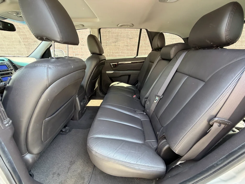 Used 2010 Radiant Silver Hyundai Limited image 17