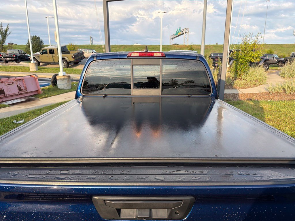 Used 2022 Blue Nissan SV image 16