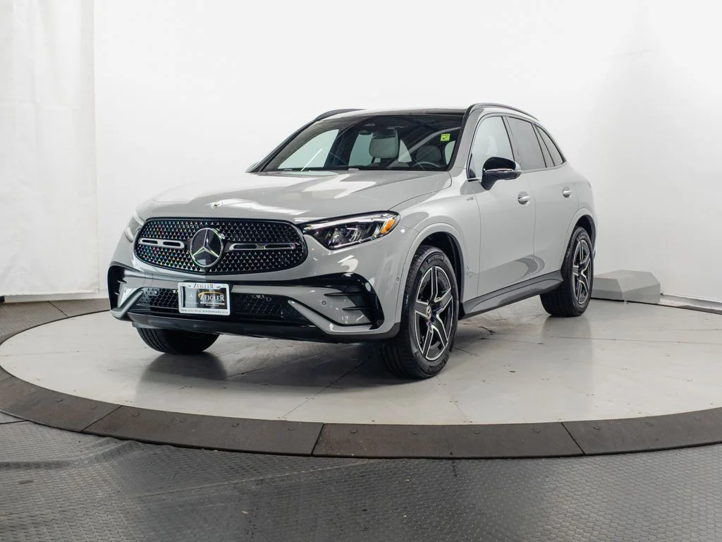 Certified Used 2026  Mercedes-Benz GLC 300 image 3