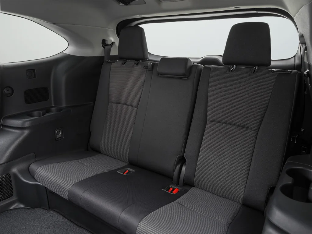Used 2020 White Toyota XLE image 18