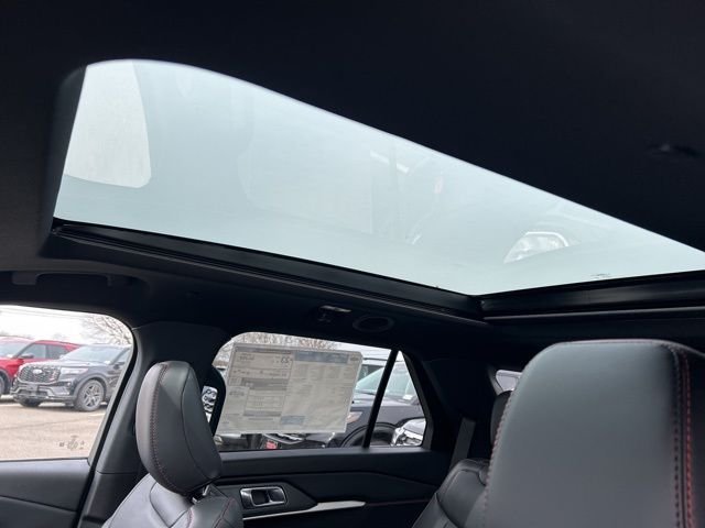 New 2026 Space White Metallic Ford ST-Line image 21
