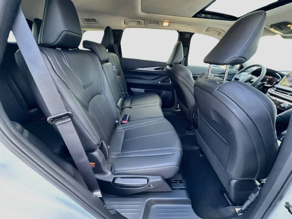 New 2027 White INFINITI LUXE image 30