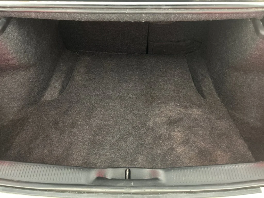 Used 2019 White Dodge SXT image 25