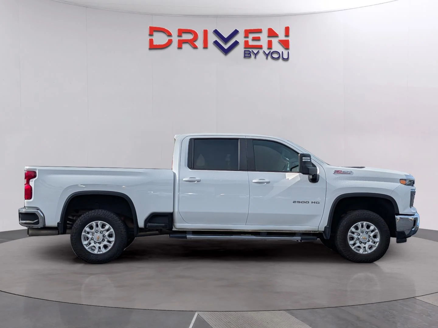 Used 2024 Summit White Chevrolet LT image 7