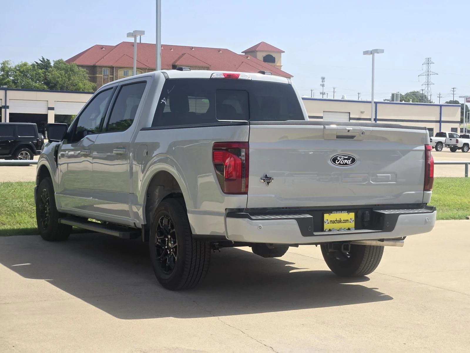 New 2026 Avalanche Ford XLT image 3